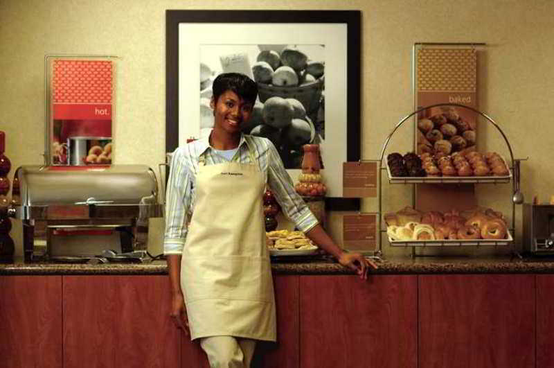 Hampton Inn & Suites Woodward Restaurant photo